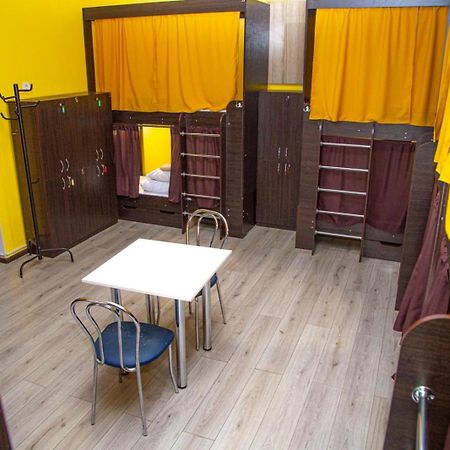Sun City Hostel 4 Kiev Bagian luar foto