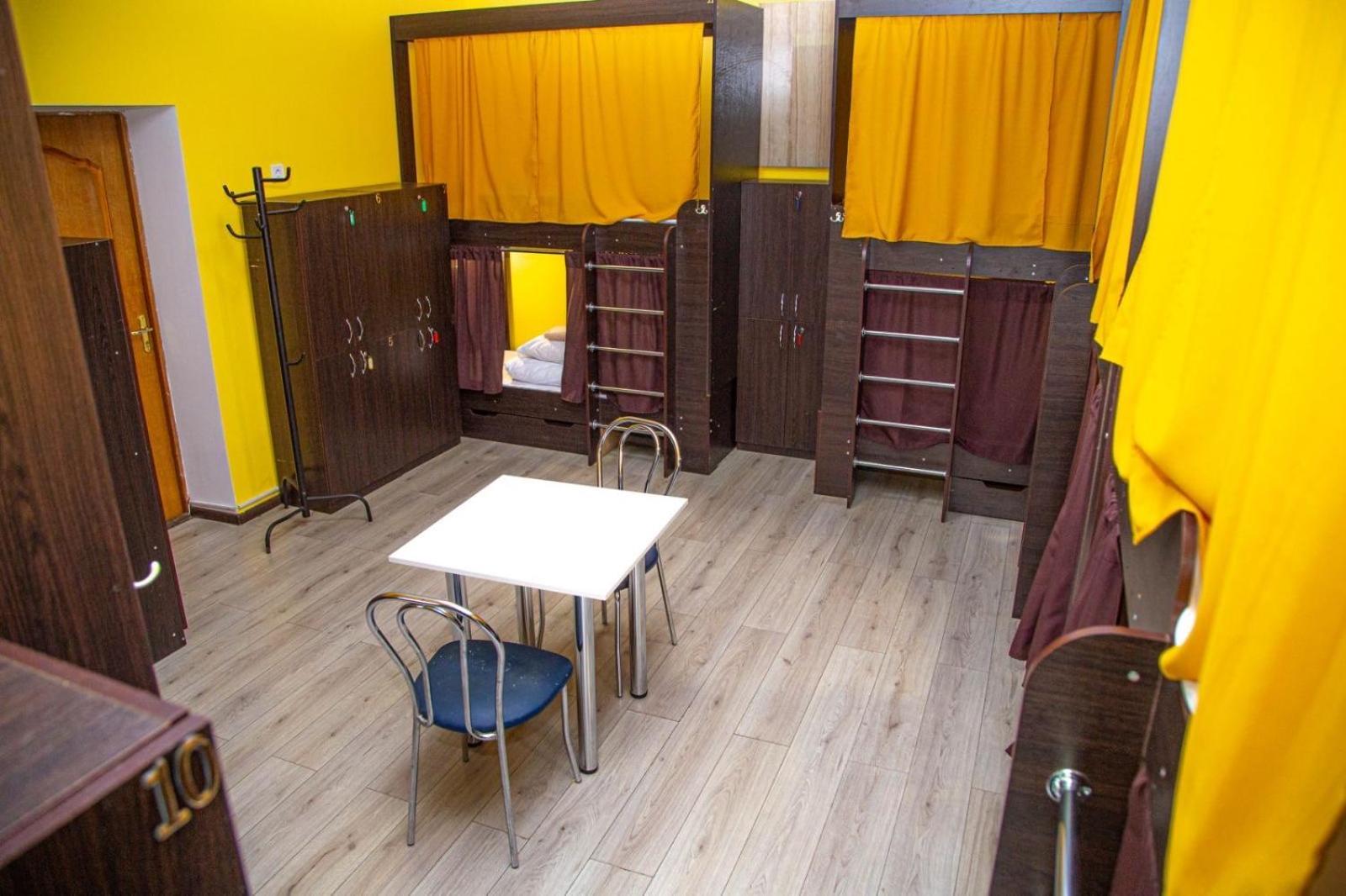 Sun City Hostel 4 Kiev Bagian luar foto