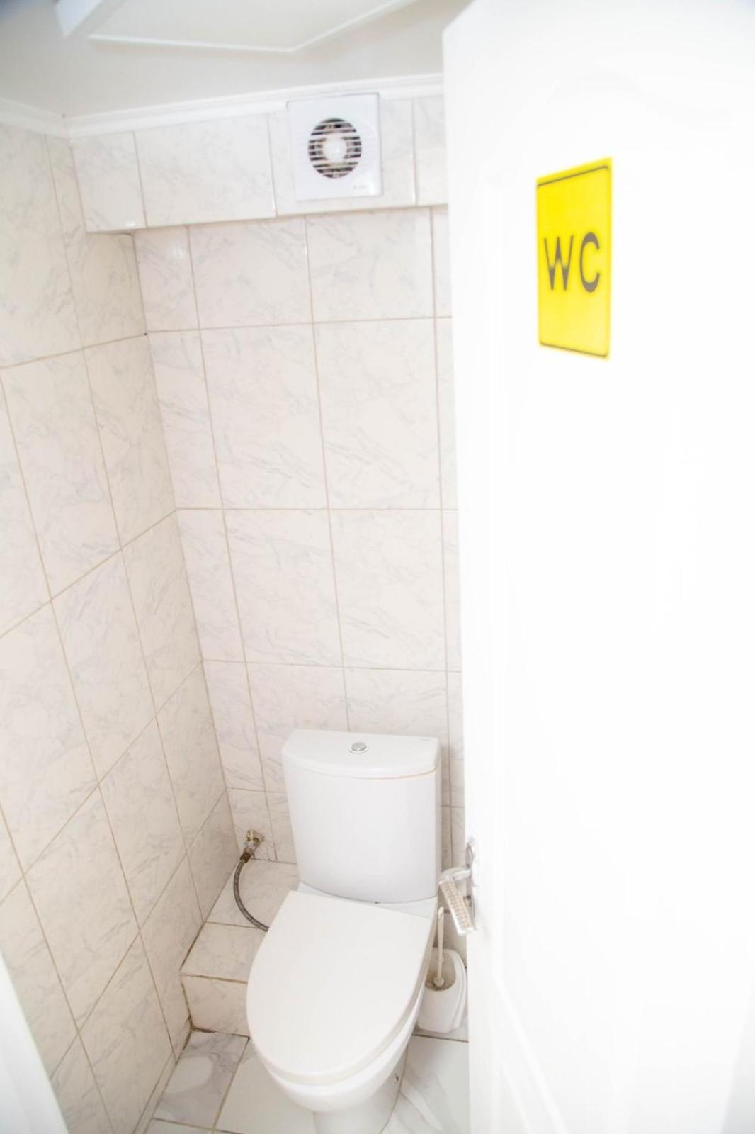 Sun City Hostel 4 Kiev Bagian luar foto