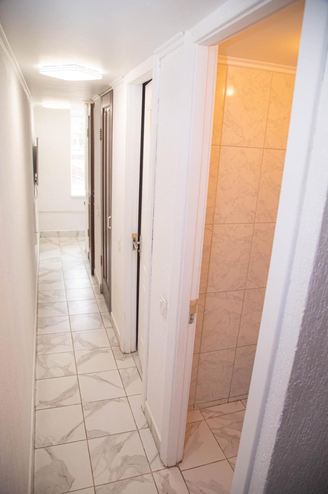 Sun City Hostel 4 Kiev Bagian luar foto